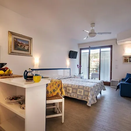 Ξενοδοχείο με διαμερίσματα Rosa 4*