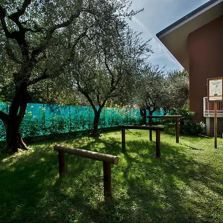 Ξενοδοχείο με διαμερίσματα Rosa 4*