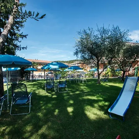 Ξενοδοχείο με διαμερίσματα Rosa 4*