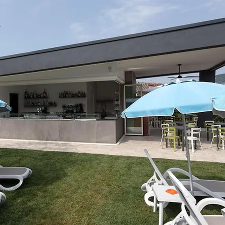 Ξενοδοχείο με διαμερίσματα Rosa 4*